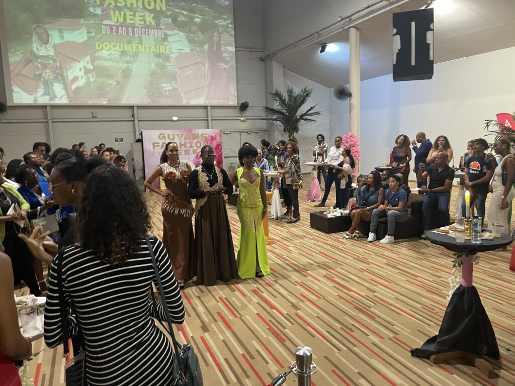 FASHION-WEEK AGORA